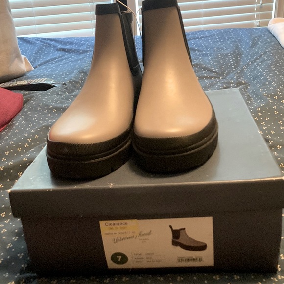 Universal Thread Shoes - Muck style boots by Universal Threads women’s grey sz7 NWOT boxed never worn